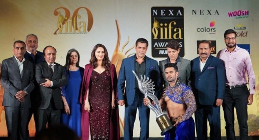 This image shows several celebrities at IIFA awards sponsored by Maruti NEXA