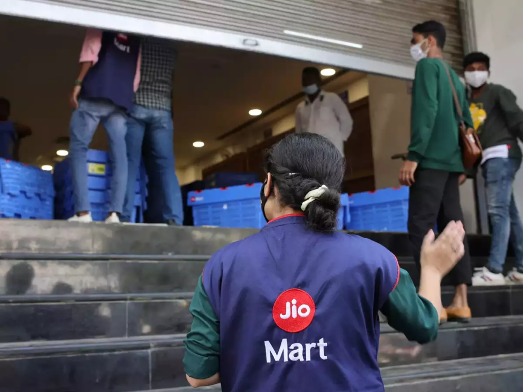 The marketing campaign of JioMart employees unloading the goods.