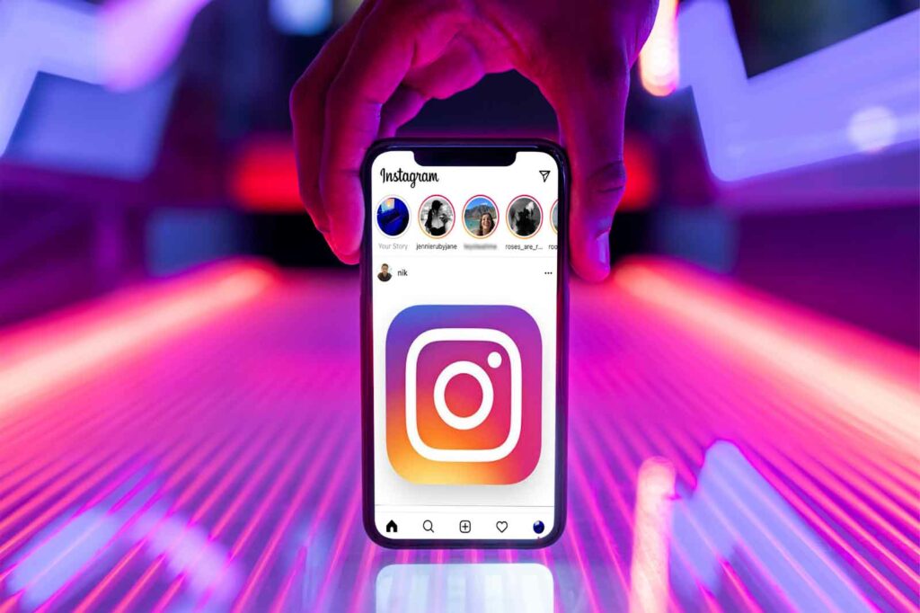  Instagram 
