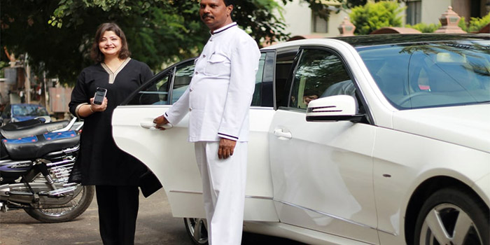 Musician Vasundhra das getting in an Uber cab. 