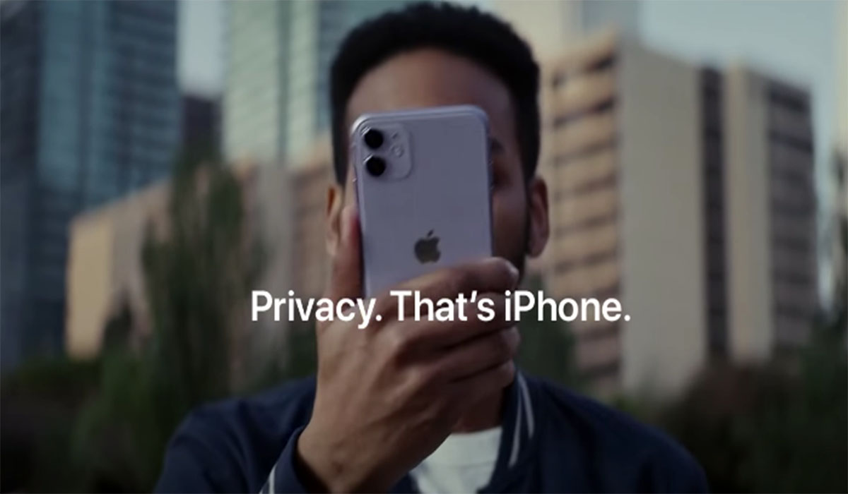 A man concealing his face with the iPhone, accompanied by the tagline “Privacy, that’s iPhone”.
